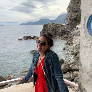 Meet your Posher, Monica